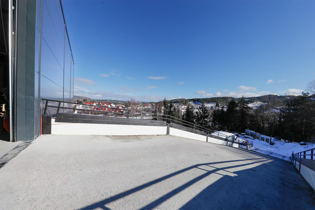 innkjøringsveien til bobilhotellet